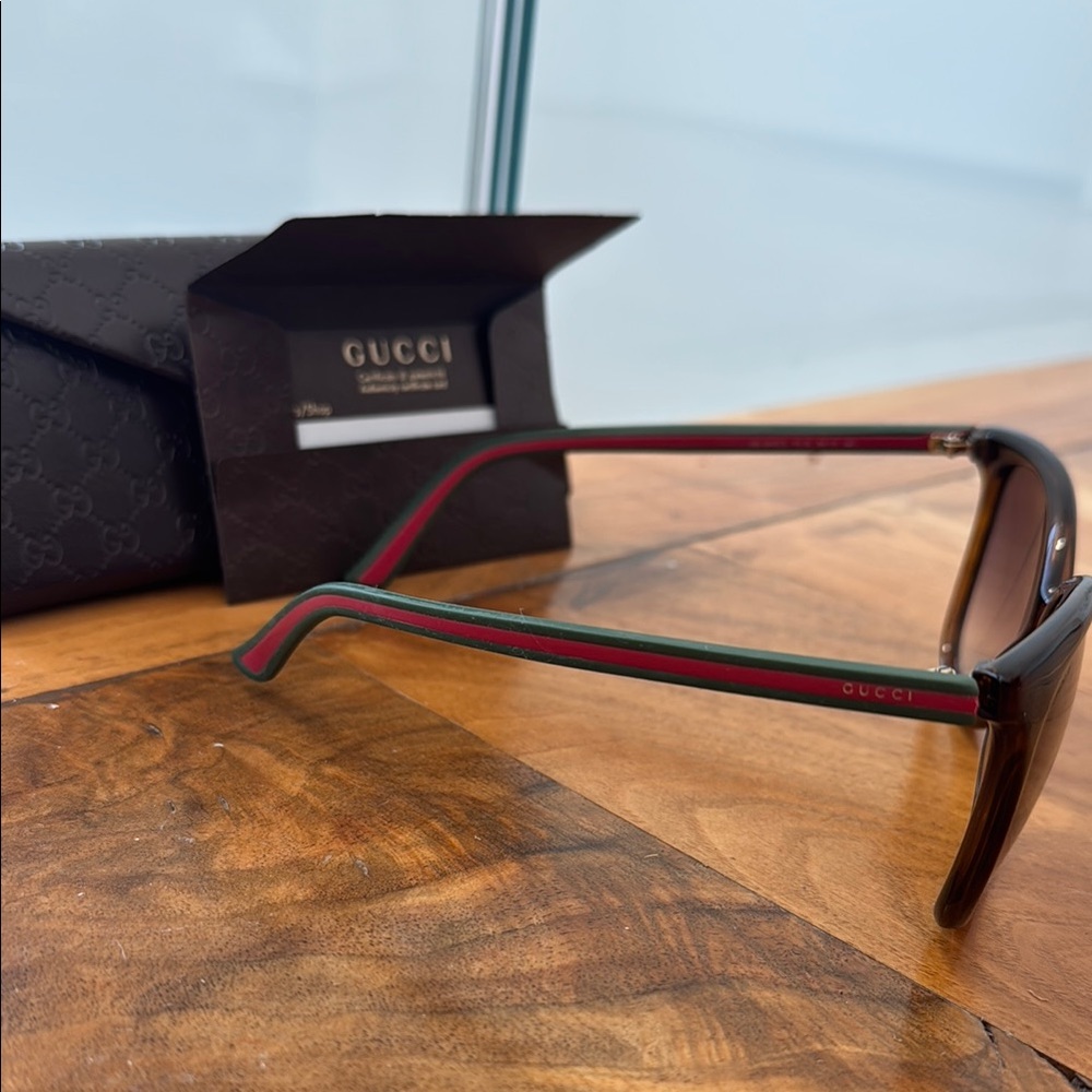 Gucci Brown and Green Sunglasses Stylish Accessories - Picture 3 of 5